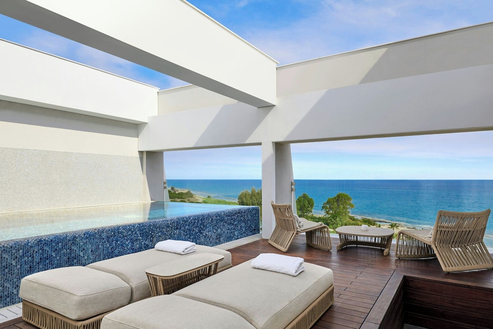 Parklane, a Luxury Collection Resort & Spa, Limassol — Swimming pool in Pyrgos, Limassol Region