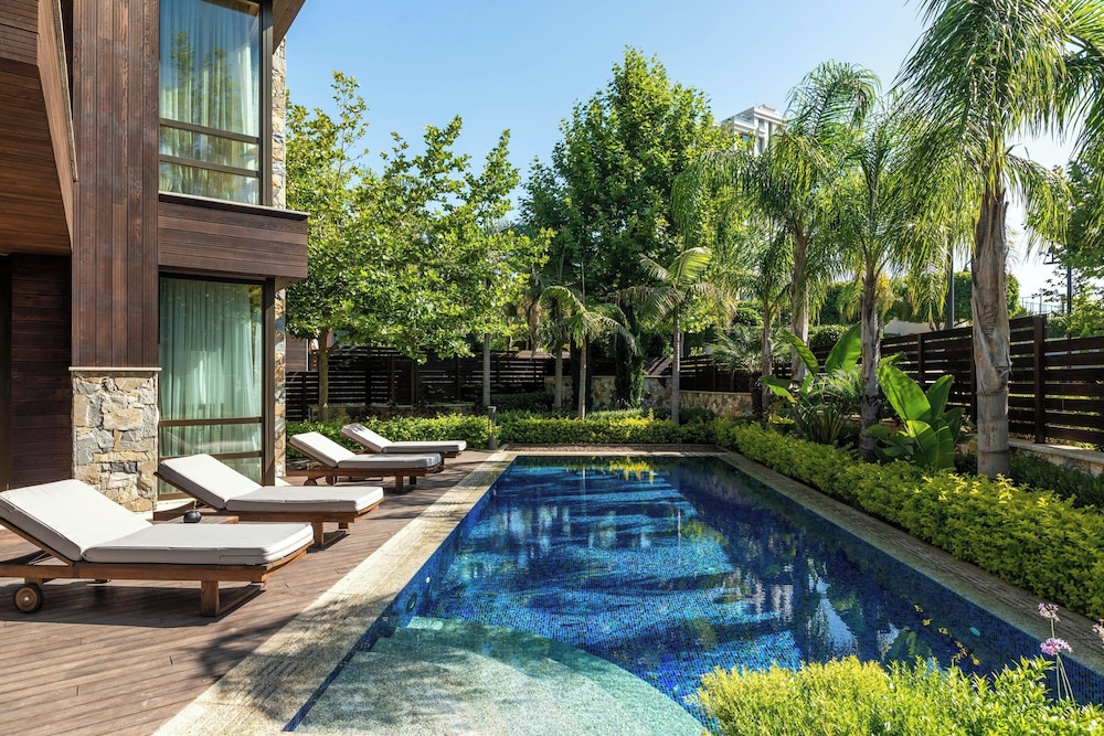 Parklane, a Luxury Collection Resort & Spa, Limassol — Swimming pool in Pyrgos, Limassol Region