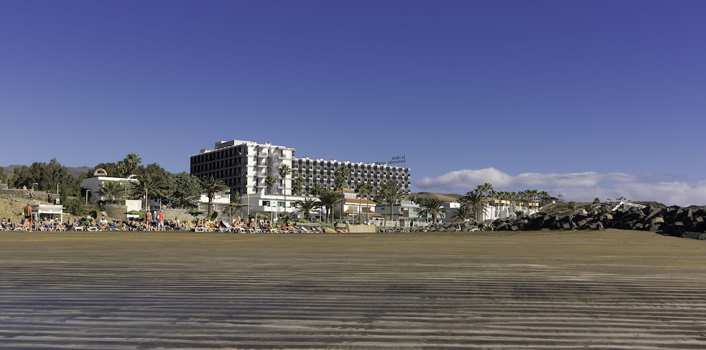 Relaxia Beverly Park — Hotel building in Playa del Ingles, Canary Islands