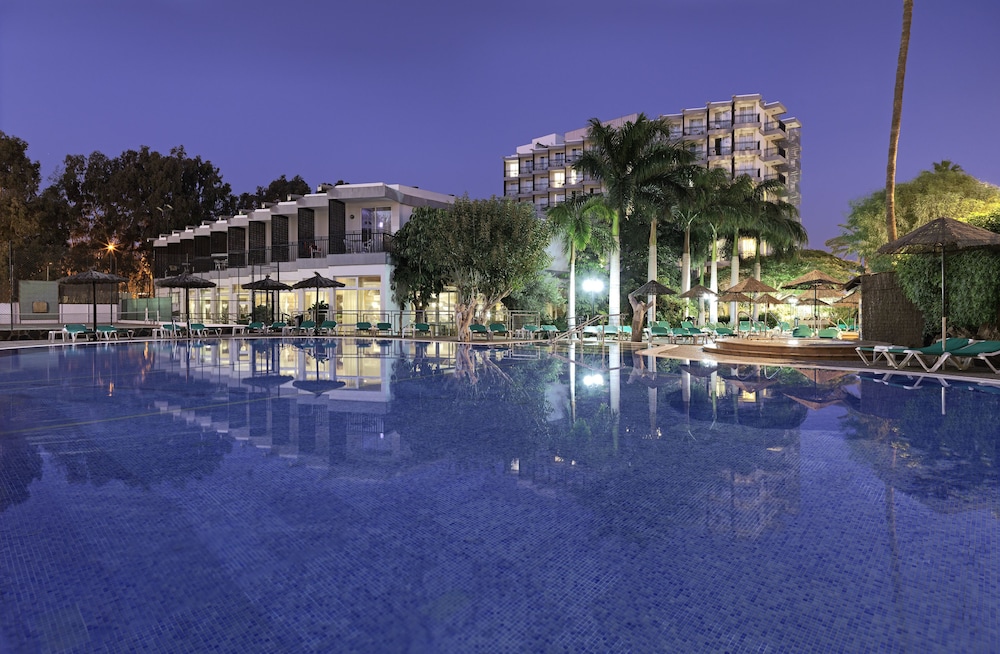 Relaxia Beverly Park — Swimming pool in Playa del Ingles, Canary Islands