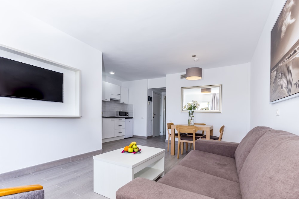 BLUESEA Rey Carlos — Hotel rooms in Playa del Ingles, Canary Islands