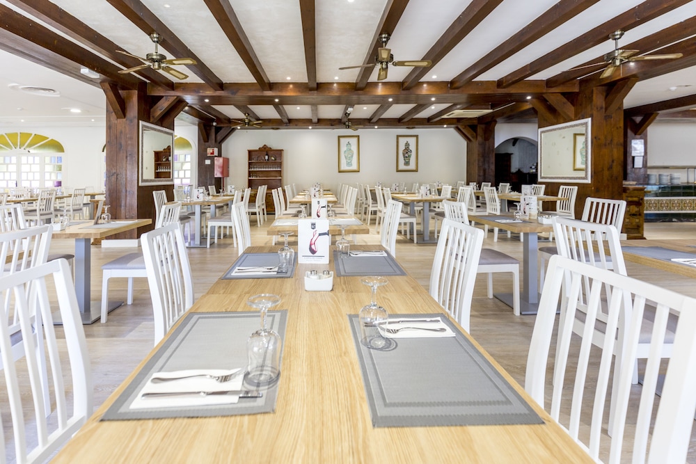 BLUESEA Rey Carlos — Restaurant & bars in Playa del Ingles, Canary Islands