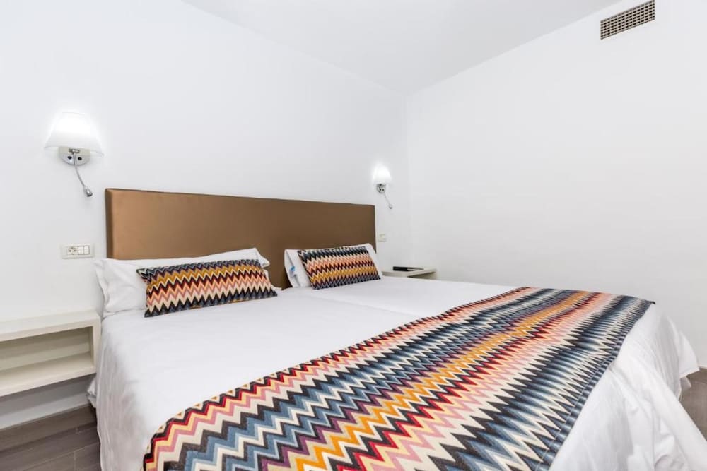 BLUESEA Rey Carlos — Hotel rooms in Playa del Ingles, Canary Islands