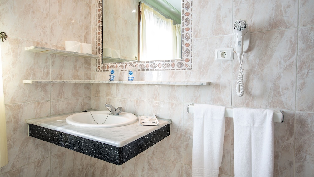 BLUESEA Rey Carlos — Hotel rooms in Playa del Ingles, Canary Islands