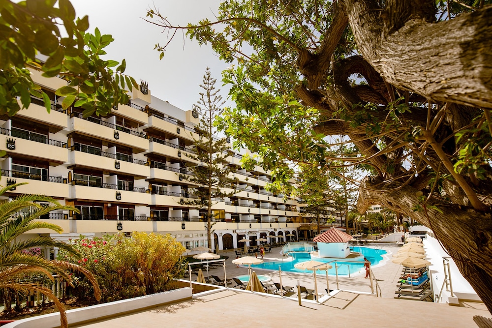 BLUESEA Rey Carlos — Hotel building in Playa del Ingles, Canary Islands