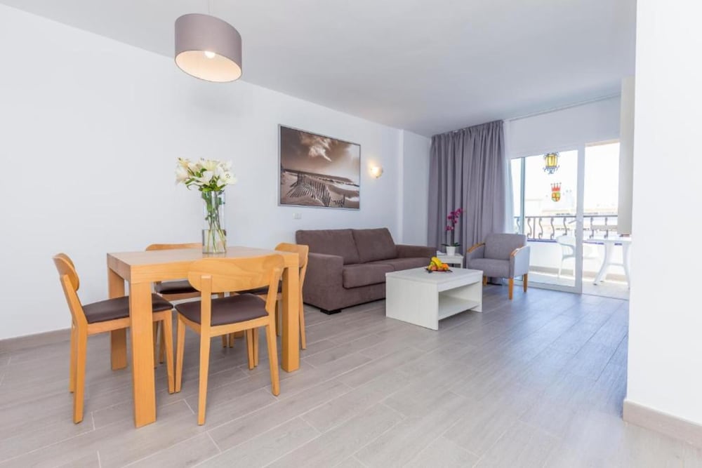 BLUESEA Rey Carlos — Hotel rooms in Playa del Ingles, Canary Islands