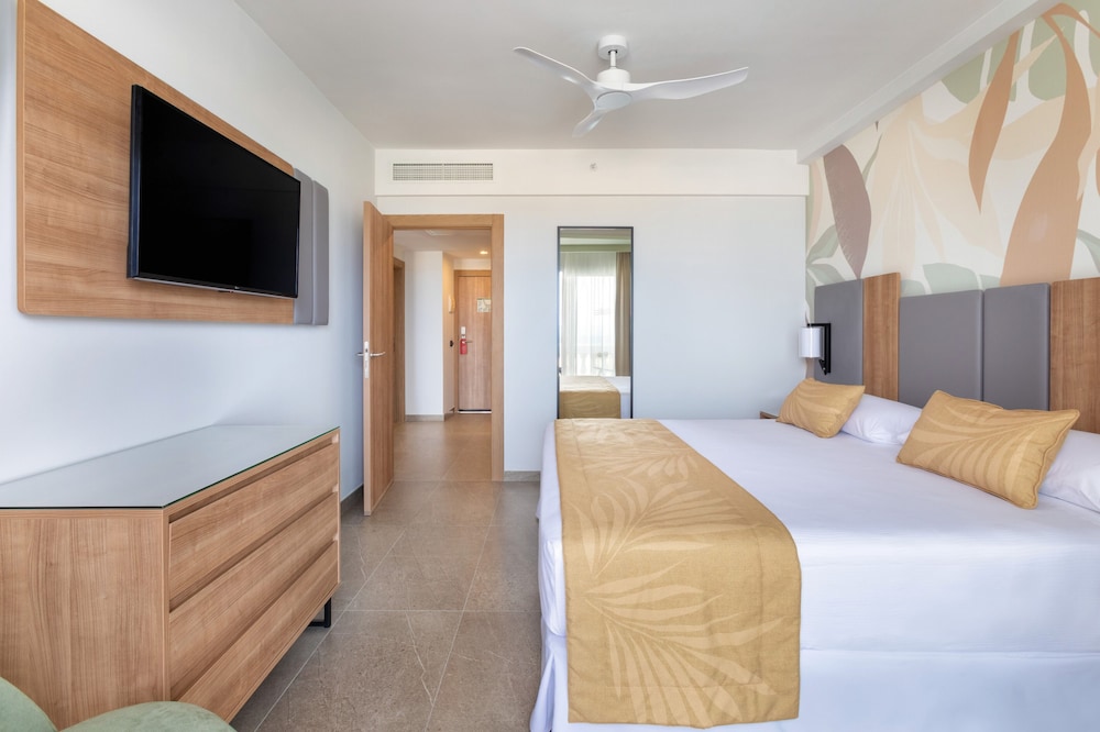 Hotel Riu Palace Maspalomas - Adults Only — Hotel rooms in Playa del Ingles, Canary Islands