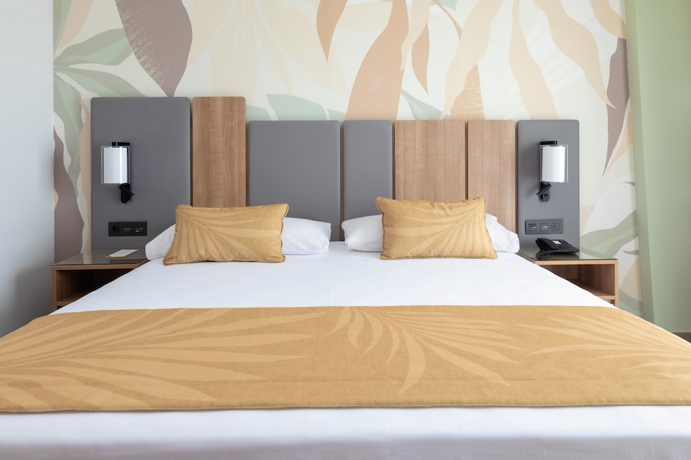 Hotel Riu Palace Maspalomas - Adults Only — Hotel rooms in Playa del Ingles, Canary Islands