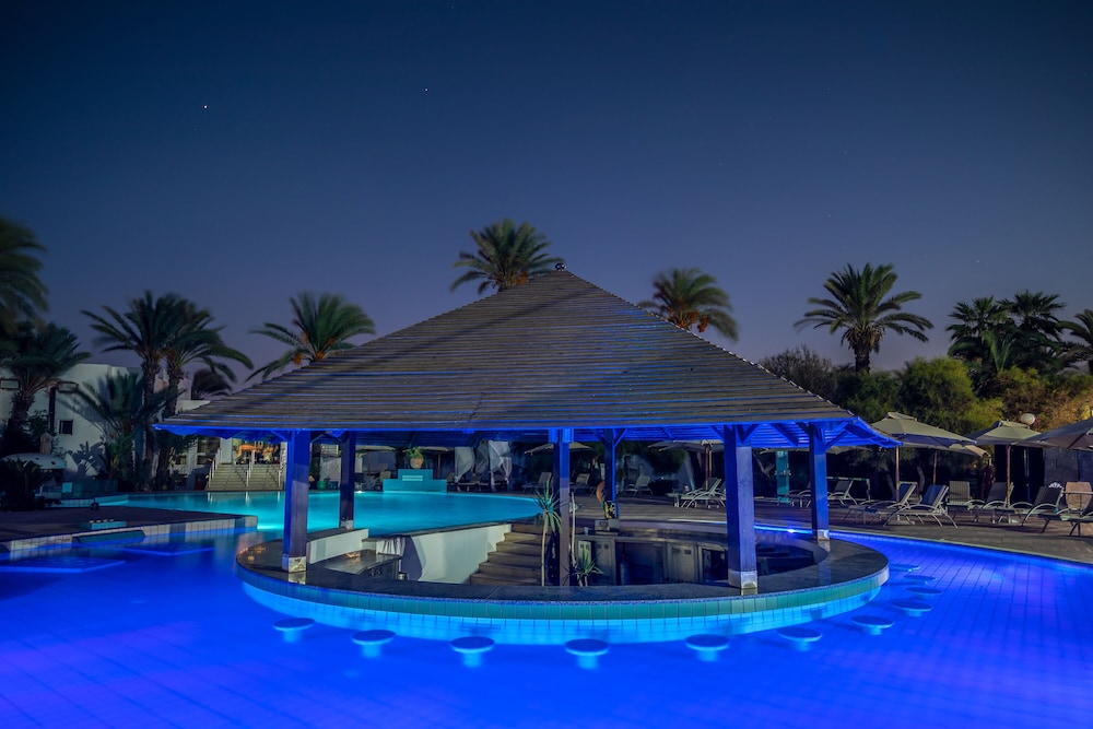 Hotel Marhaba Beach — Swimming pool in Sousse, Sousse