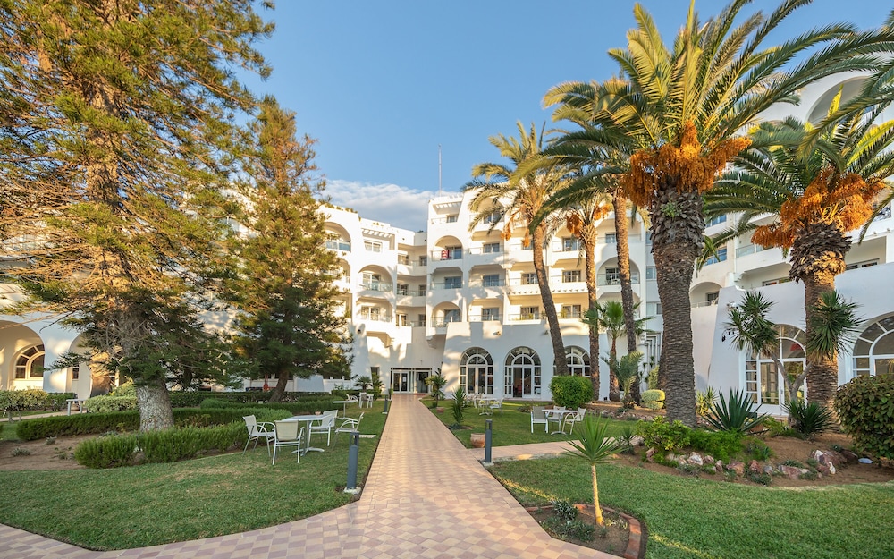 Hotel Marhaba Beach — Hotel building in Sousse, Sousse