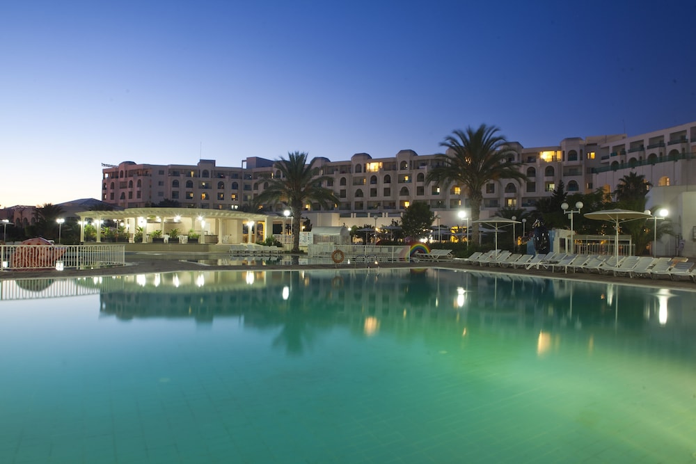 El Mouradi El Menzah — Swimming pool in Hammamet, Nabeul
