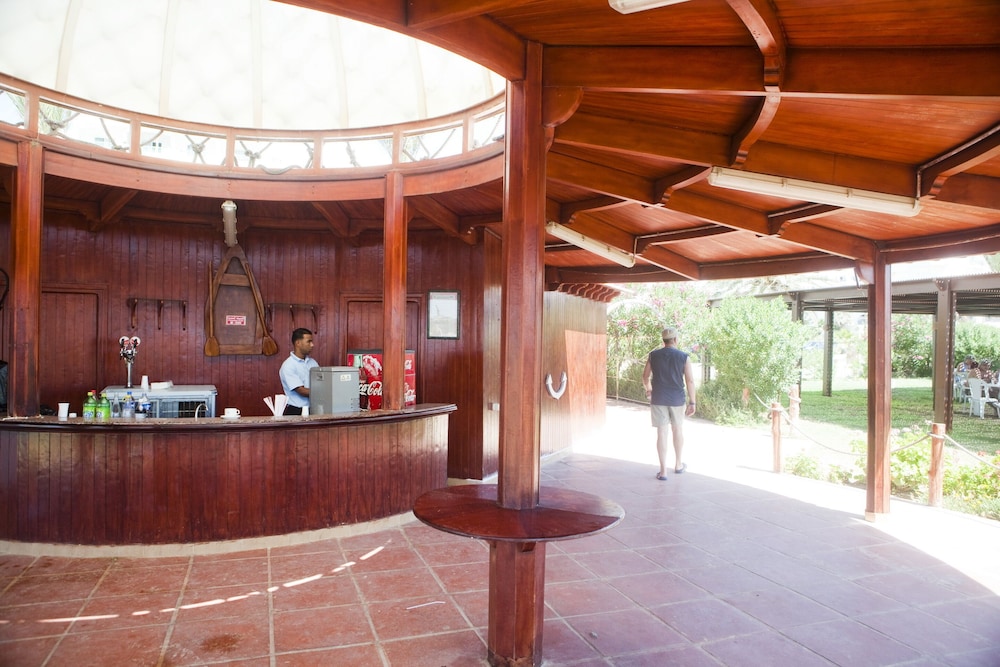 El Mouradi El Menzah — Restaurant & bars in Hammamet, Nabeul