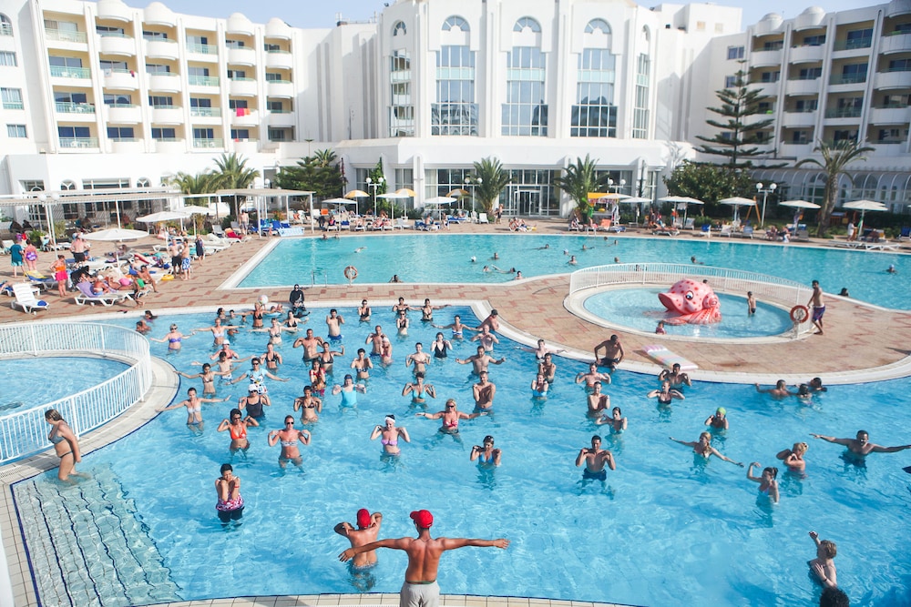 El Mouradi El Menzah — Swimming pool in Hammamet, Nabeul