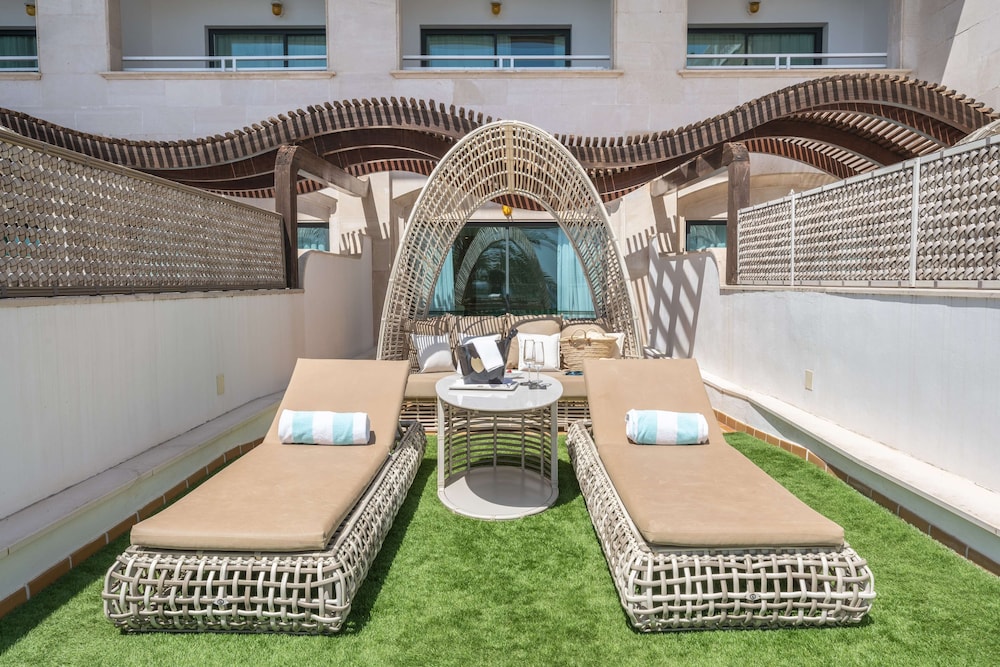 Nixe Palace Hotel — Swimming pool in Palma de Mallorca, Balearic Islands