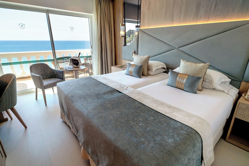 Nixe Palace Hotel — Hotel rooms in Palma de Mallorca, Balearic Islands