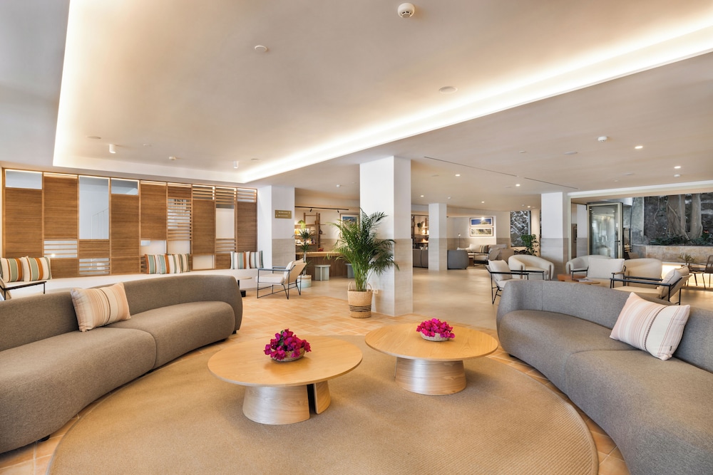 Hotel Inmood Aucanada - Adults Only — Hotel building in Alcudia, Balearic Islands