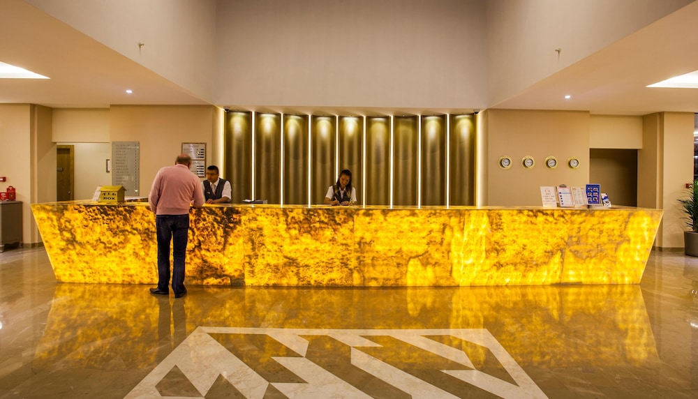 Side Star Beach Hotel - Ultra All Inclusive — Hotel building in Side