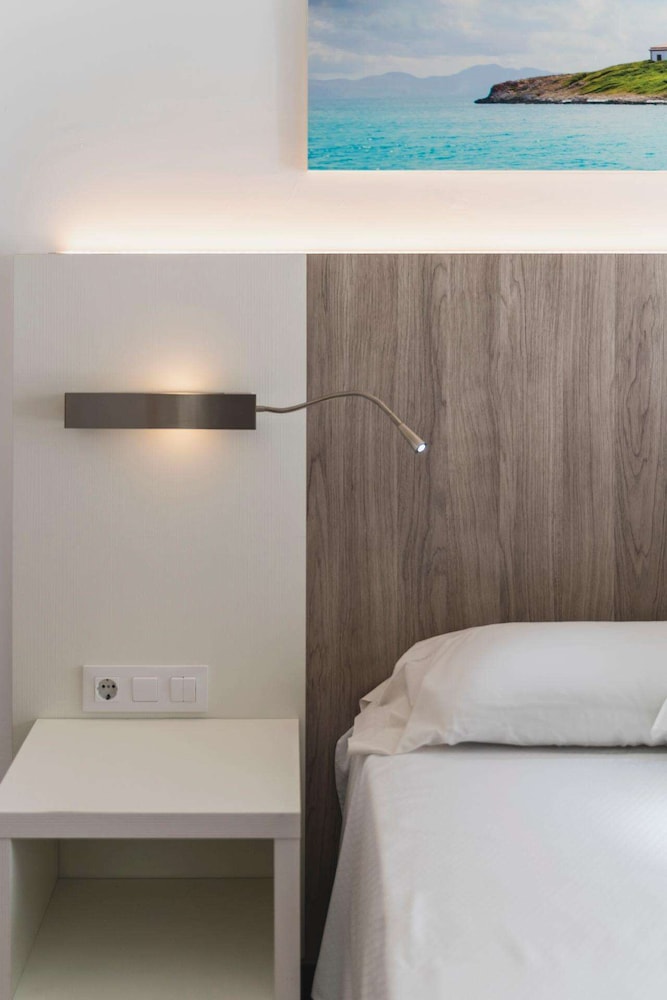Hotel Amic Miraflores — Hotel rooms in Playa de Palma, Balearic Islands