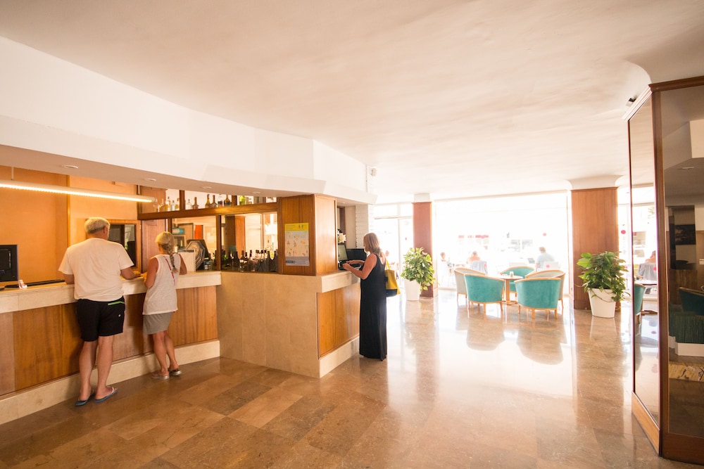 Hotel Amic Miraflores — Restaurant & bars in Playa de Palma, Balearic Islands