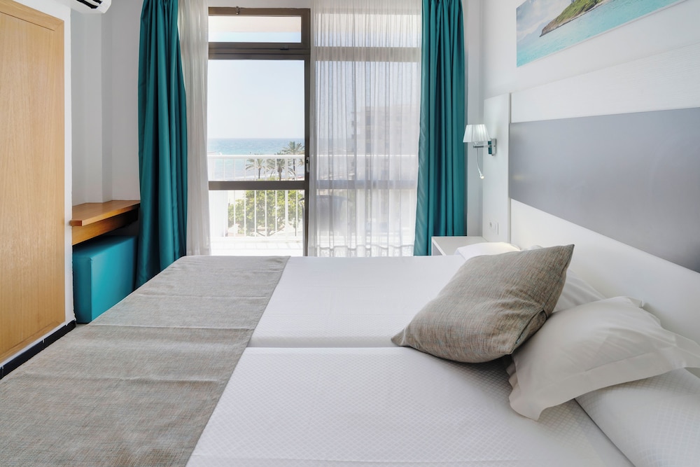 Hotel Amic Miraflores — Hotel rooms in Playa de Palma, Balearic Islands