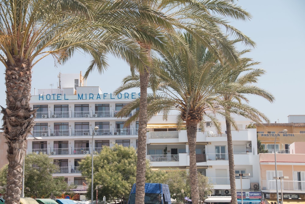 Hotel Amic Miraflores — Hotel building in Playa de Palma, Balearic Islands