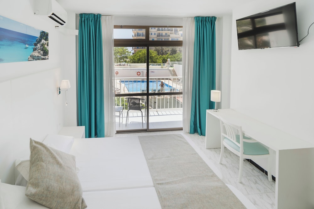Hotel Amic Miraflores — Hotel rooms in Playa de Palma, Balearic Islands
