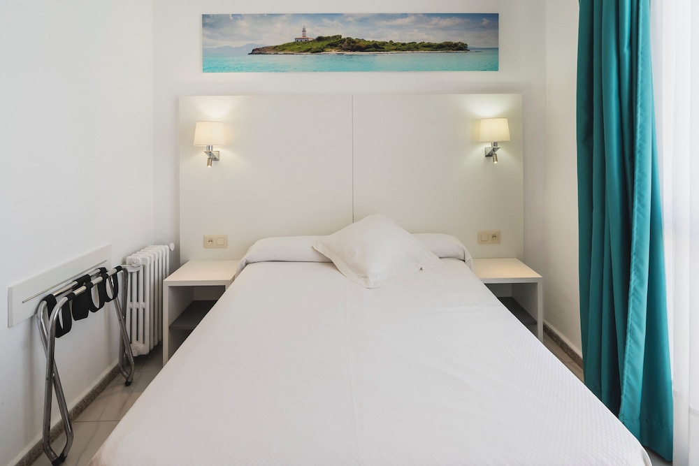 Hotel Amic Miraflores — Hotel rooms in Playa de Palma, Balearic Islands