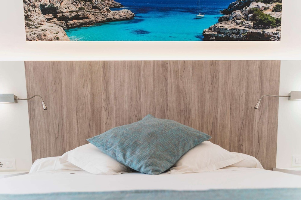 Hotel Amic Miraflores — Hotel rooms in Playa de Palma, Balearic Islands