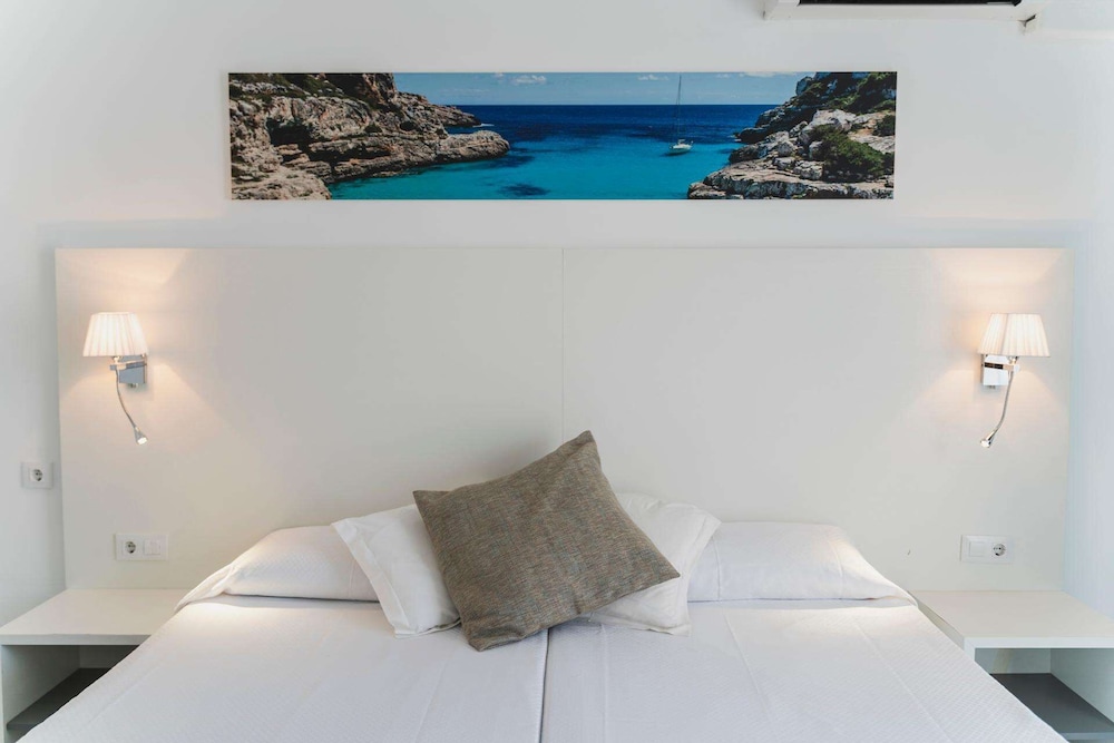 Hotel Amic Miraflores — Hotel rooms in Playa de Palma, Balearic Islands