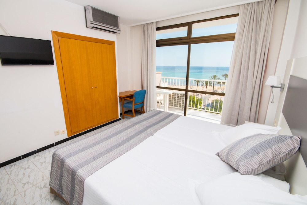 Hotel Amic Miraflores — Hotel rooms in Playa de Palma, Balearic Islands