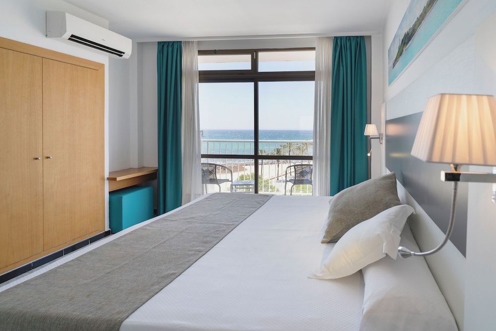 Hotel Amic Miraflores — Hotel rooms in Playa de Palma, Balearic Islands