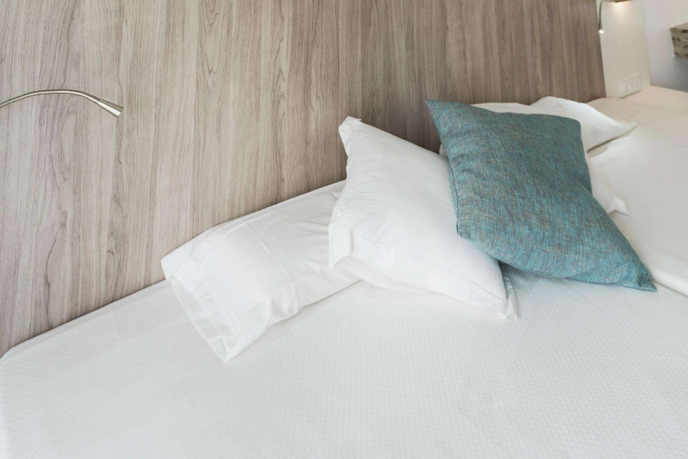 Hotel Amic Miraflores — Hotel rooms in Playa de Palma, Balearic Islands