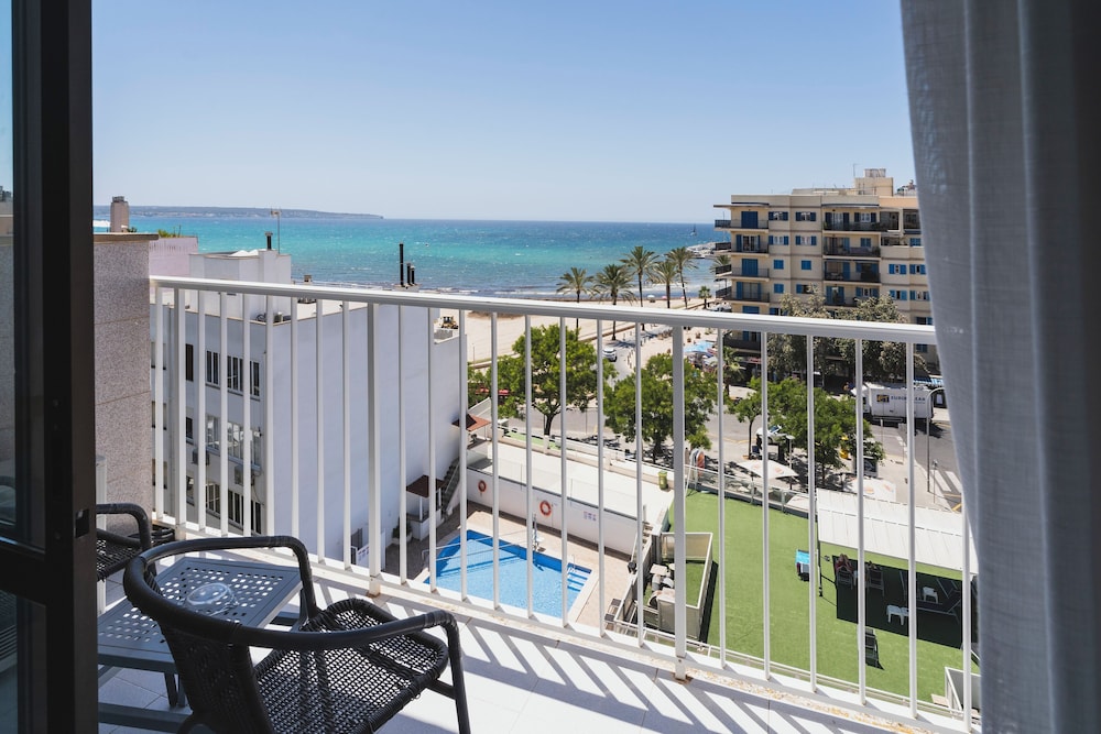 Hotel Amic Miraflores — Hotel rooms in Playa de Palma, Balearic Islands