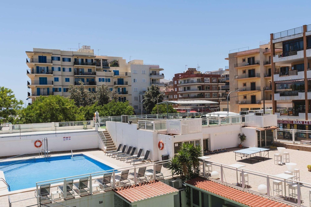 Hotel Amic Miraflores — Swimming pool in Playa de Palma, Balearic Islands