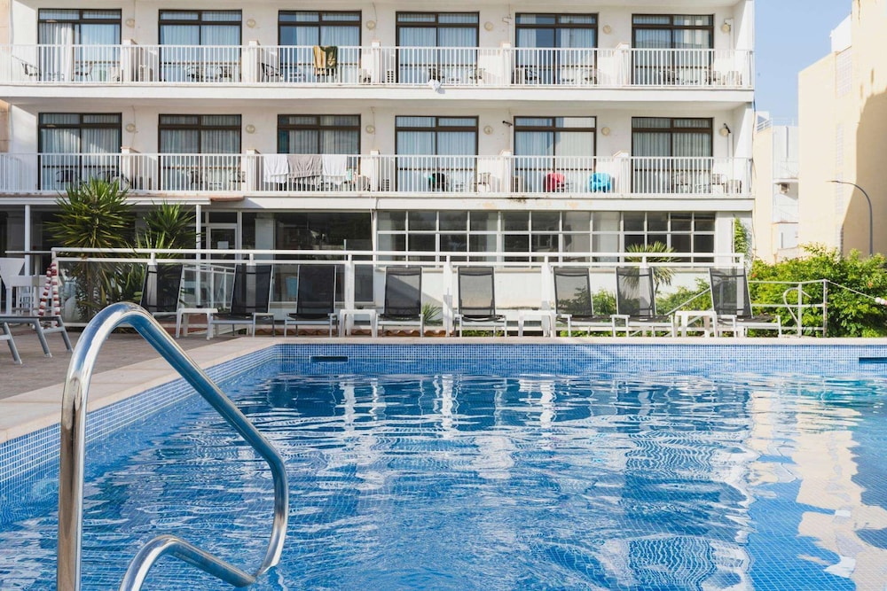 Hotel Amic Miraflores — Swimming pool in Playa de Palma, Balearic Islands