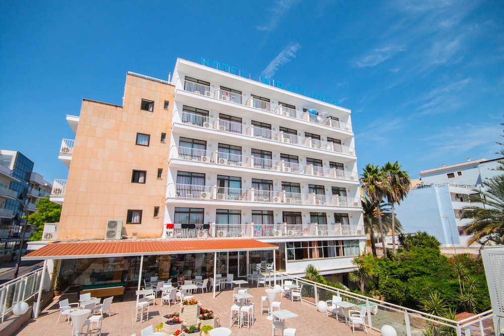Hotel Amic Miraflores — Hotel building in Playa de Palma, Balearic Islands