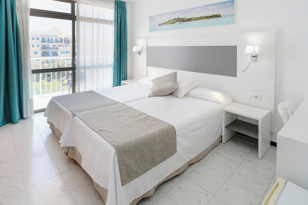 Hotel Amic Miraflores — Hotel rooms in Playa de Palma, Balearic Islands