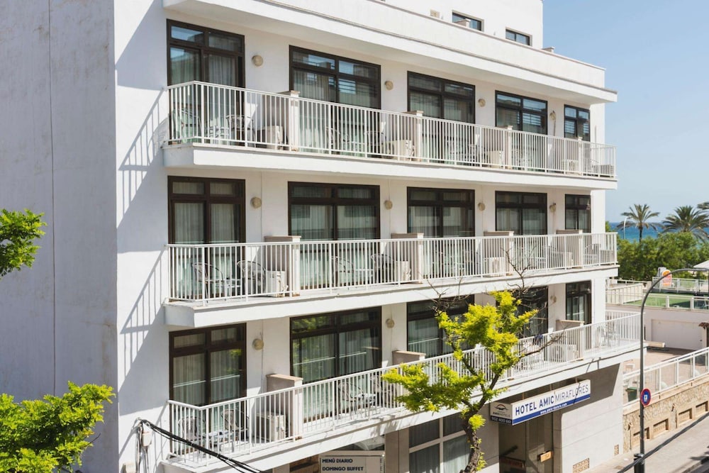 Hotel Amic Miraflores — Hotel building in Playa de Palma, Balearic Islands