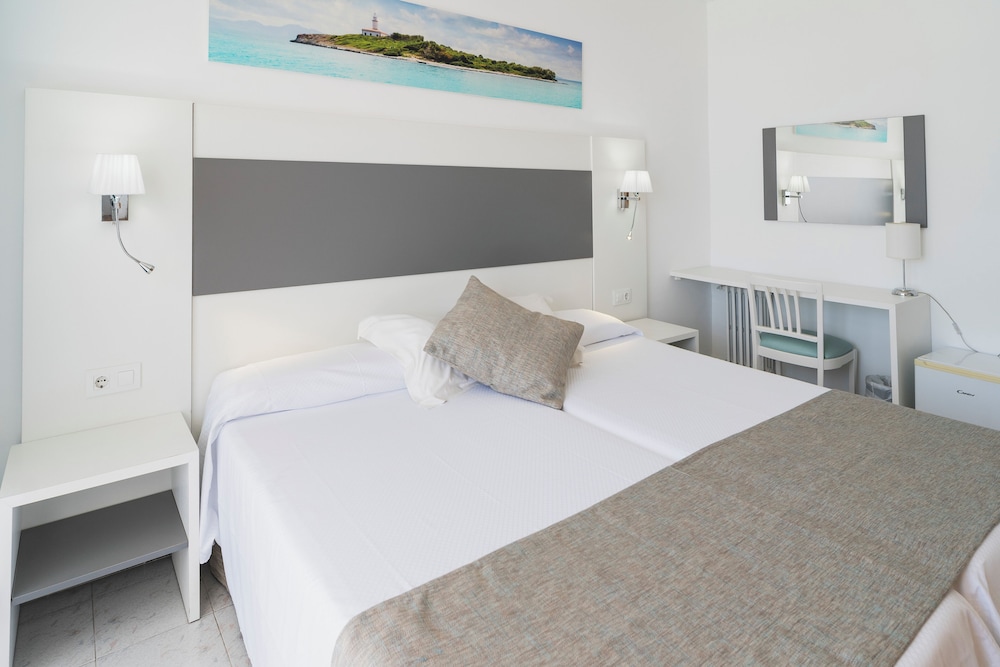 Hotel Amic Miraflores — Hotel rooms in Playa de Palma, Balearic Islands