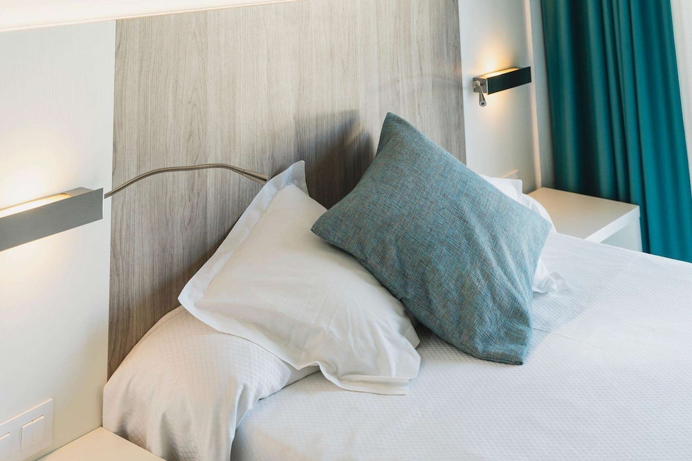 Hotel Amic Miraflores — Hotel rooms in Playa de Palma, Balearic Islands