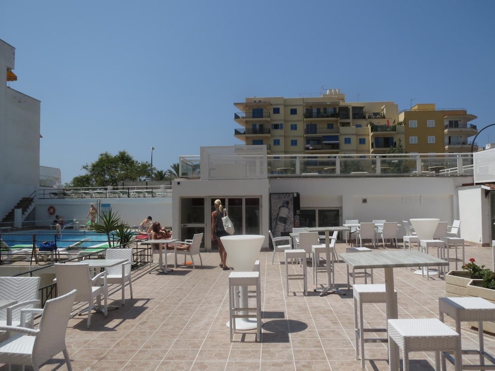 Hotel Amic Miraflores — Restaurant & bars in Playa de Palma, Balearic Islands
