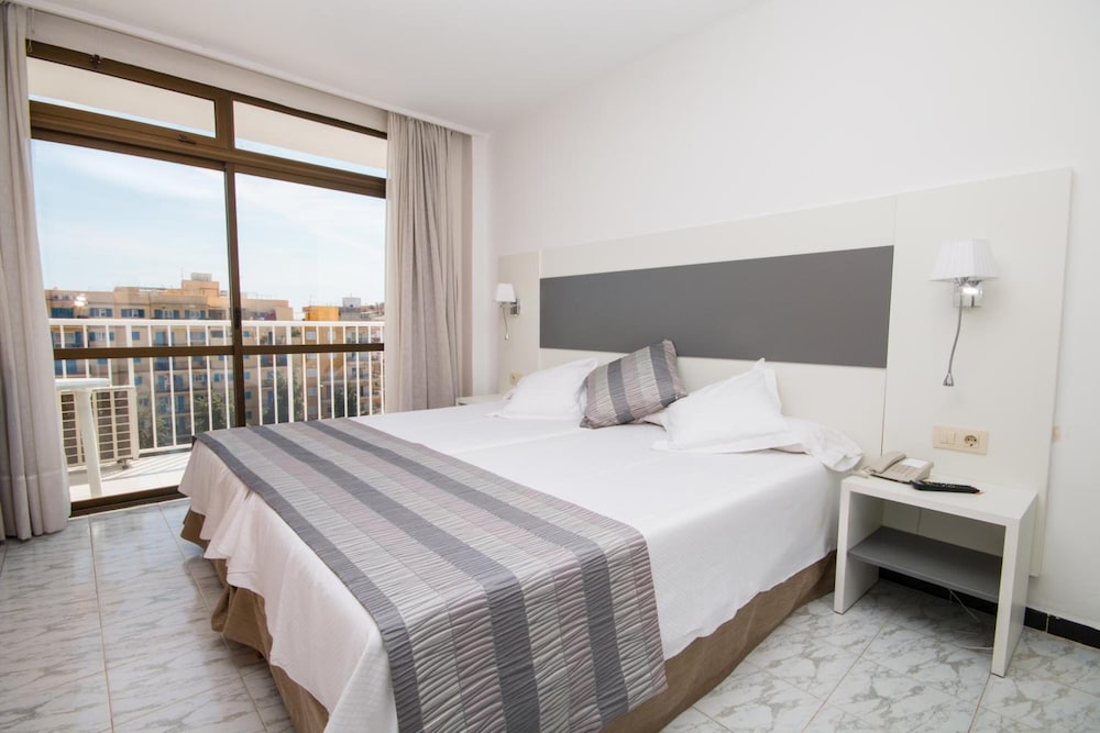 Hotel Amic Miraflores — Hotel rooms in Playa de Palma, Balearic Islands