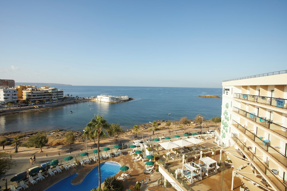 AluaSoul Palma -Adults Only - Hyatt Inclusive Collection — Swimming pool in Playa de Palma, Balearic Islands