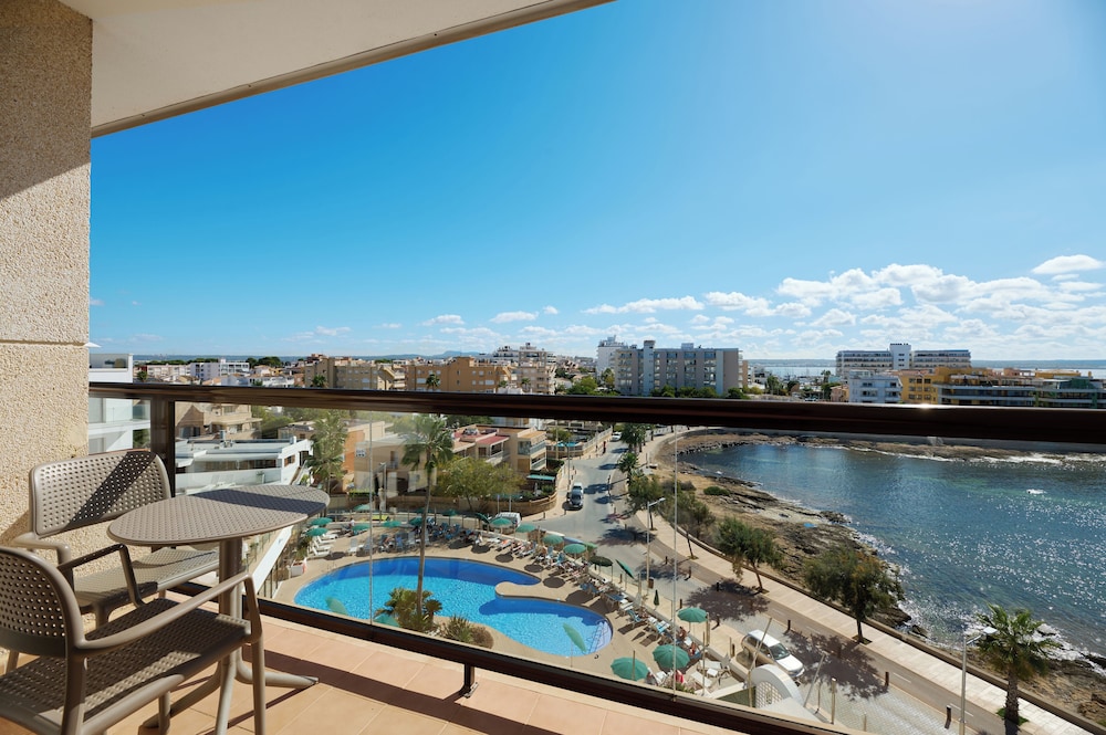 AluaSoul Palma -Adults Only - Hyatt Inclusive Collection — Swimming pool in Playa de Palma, Balearic Islands
