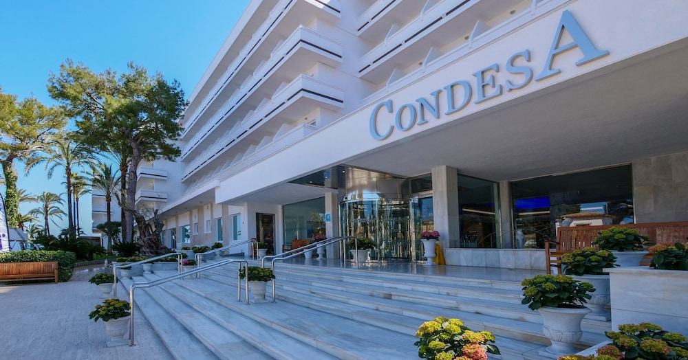 Hotel Condesa Mallorca — Hotel building in Alcudia, Balearic Islands