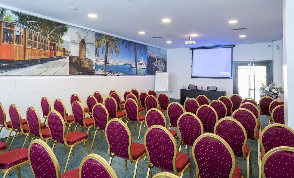 Hotel Condesa Mallorca — Hotel building in Alcudia, Balearic Islands