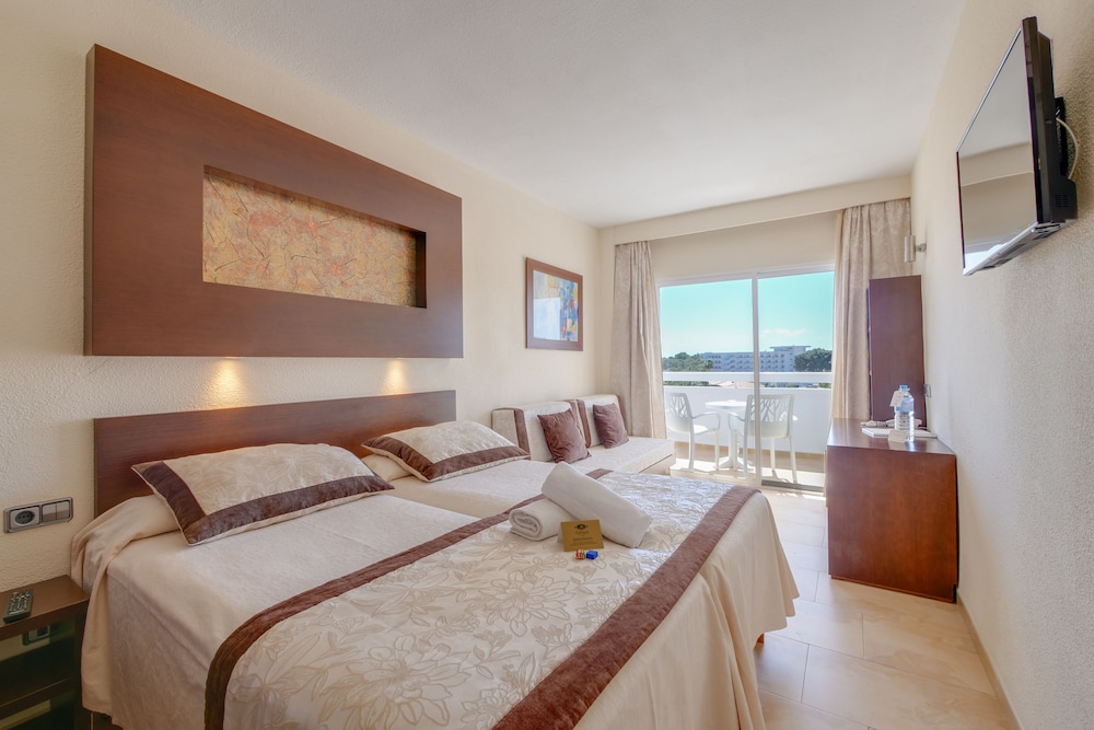 Hotel Condesa Mallorca — Hotel rooms in Alcudia, Balearic Islands