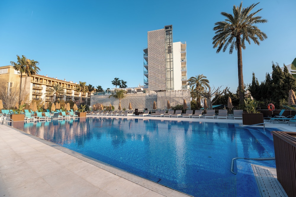 Bahia de Alcudia Hotel & Spa — Main photo in Alcudia, Balearic Islands