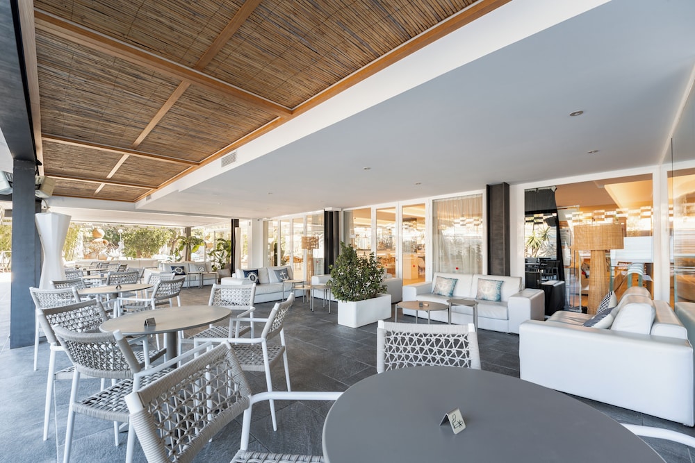 Bahia de Alcudia Hotel & Spa — Restaurant & bars in Alcudia, Balearic Islands
