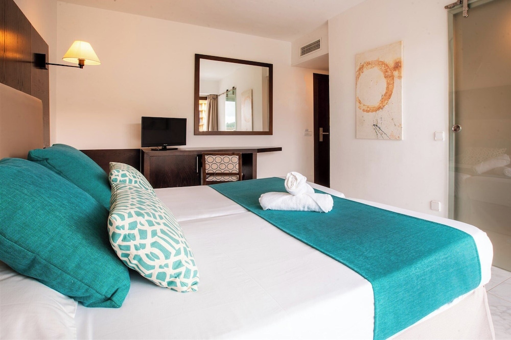 Bahia de Alcudia Hotel & Spa — Hotel rooms in Alcudia, Balearic Islands